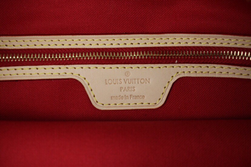 L0vis Vvtt0n Carry It