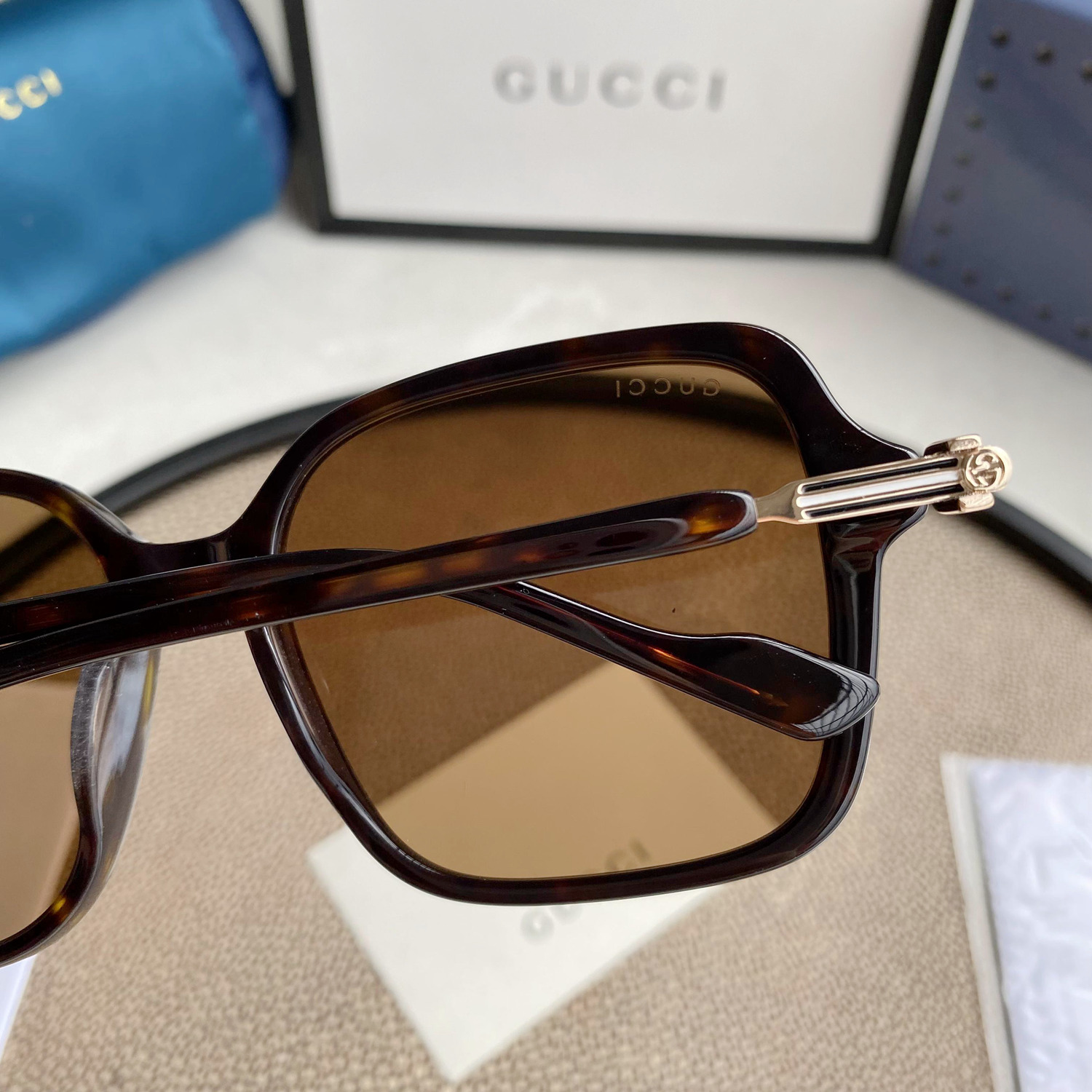 RECTANGULAR FRAME SUNGLASSES