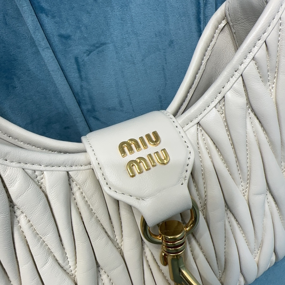 M1um1u Hobo bag