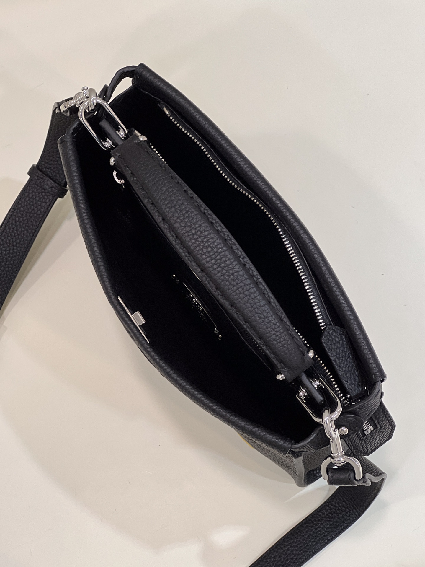 F**di O’Lock Zipper