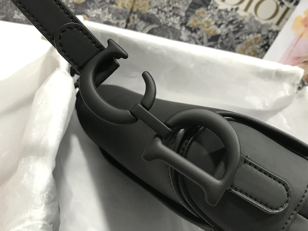 D10r Saddle Bag