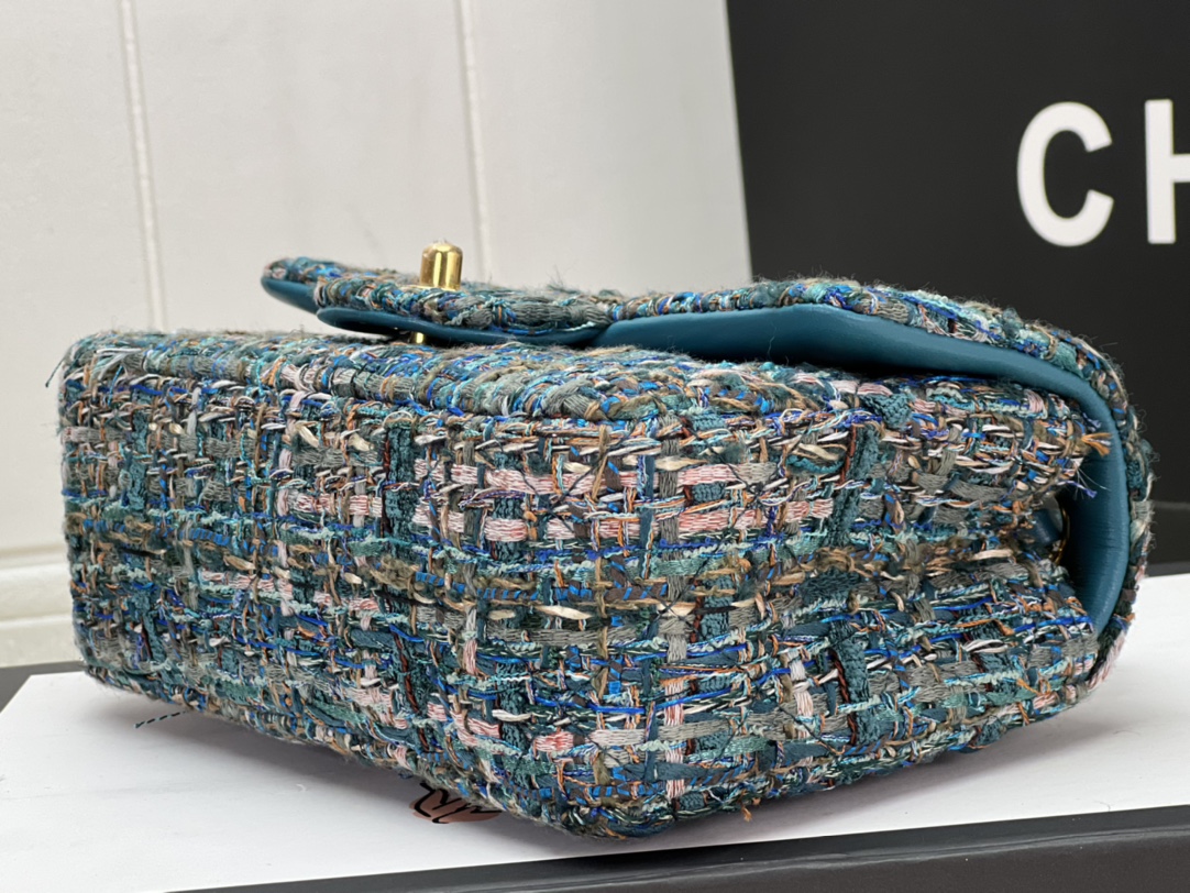 MINI CLASSIC FLAP BAG