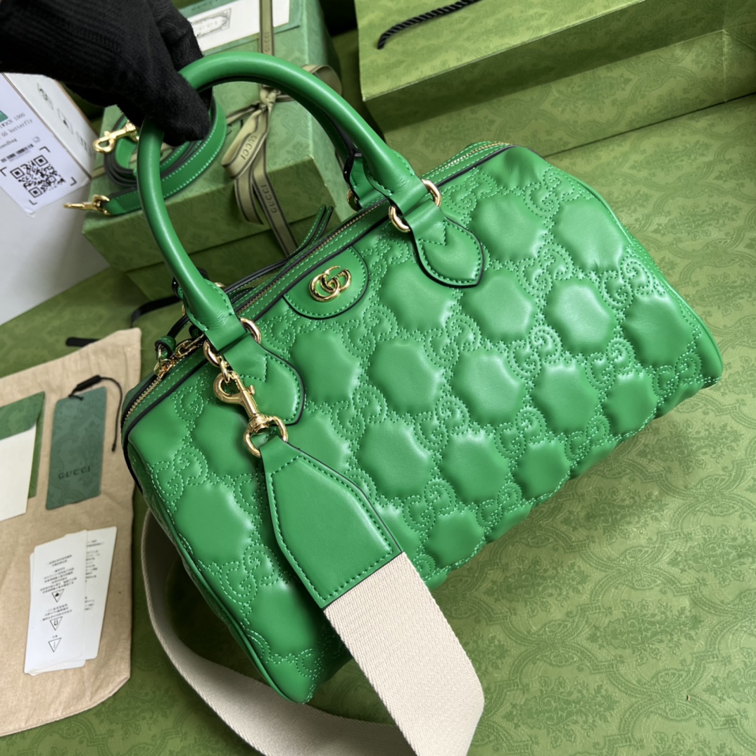 GG Matelassé leather medium bag