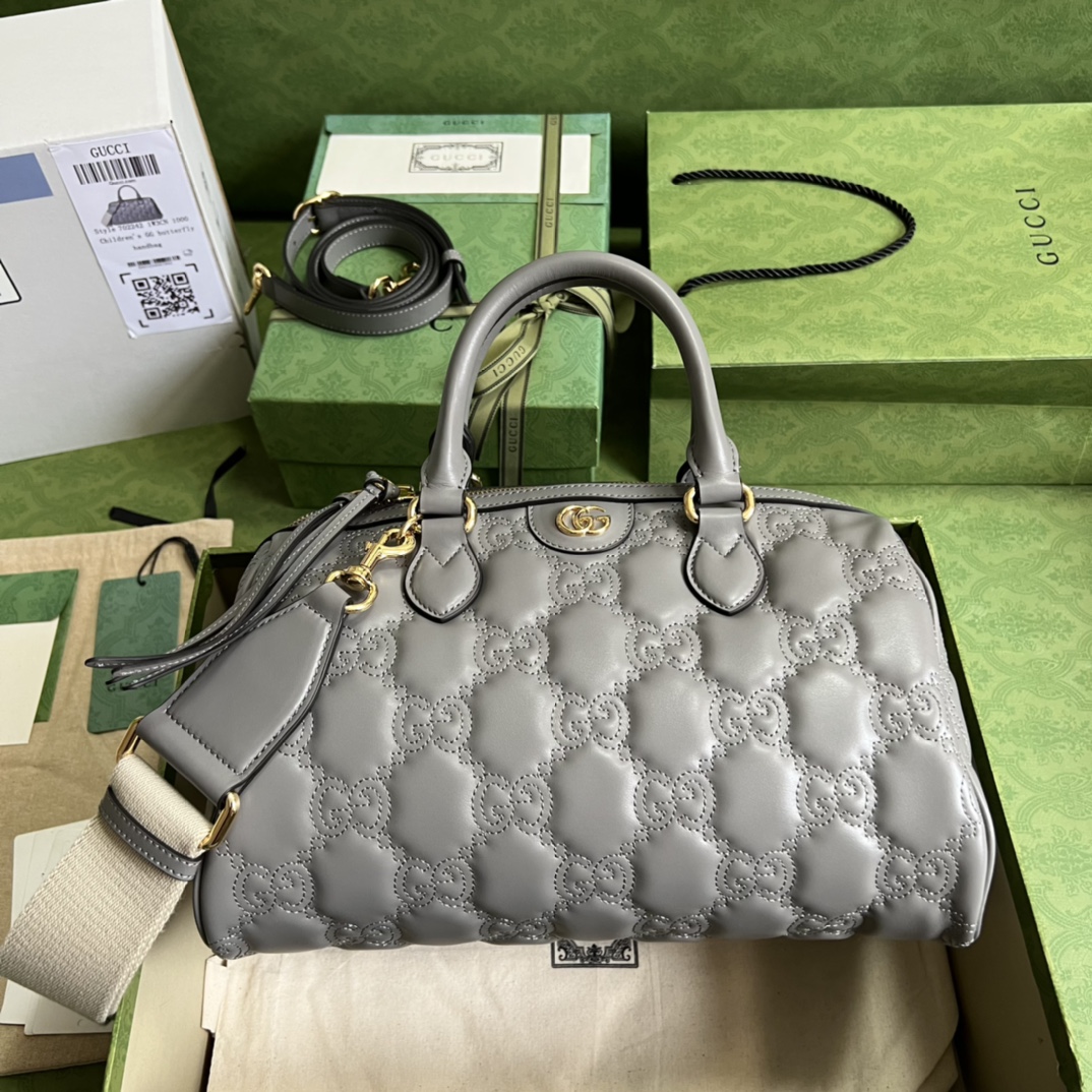 GG Matelassé leather medium bag