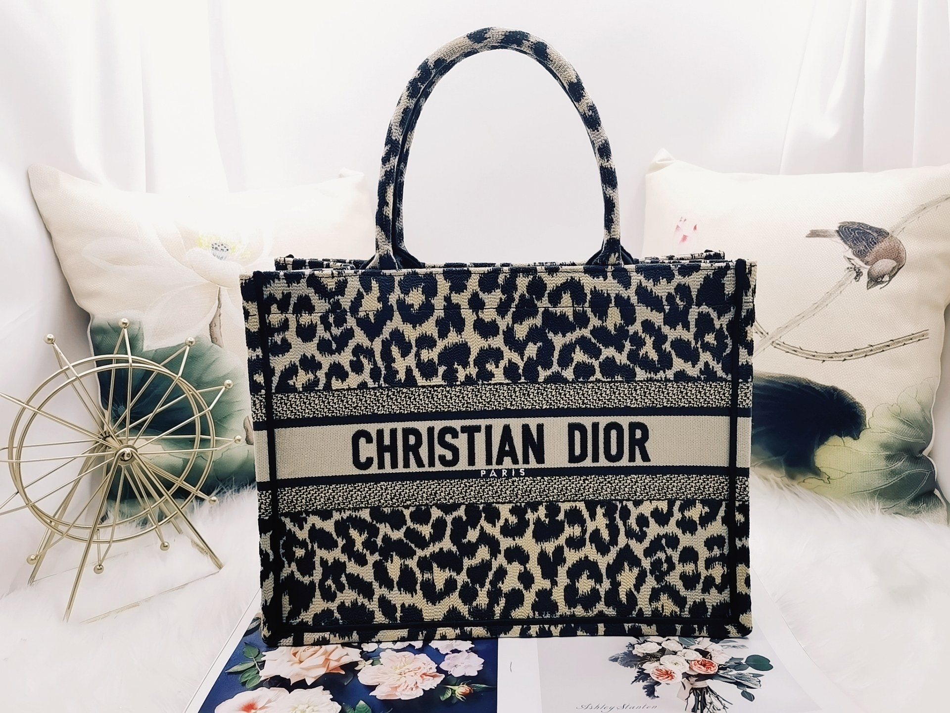 D10r Book Tote