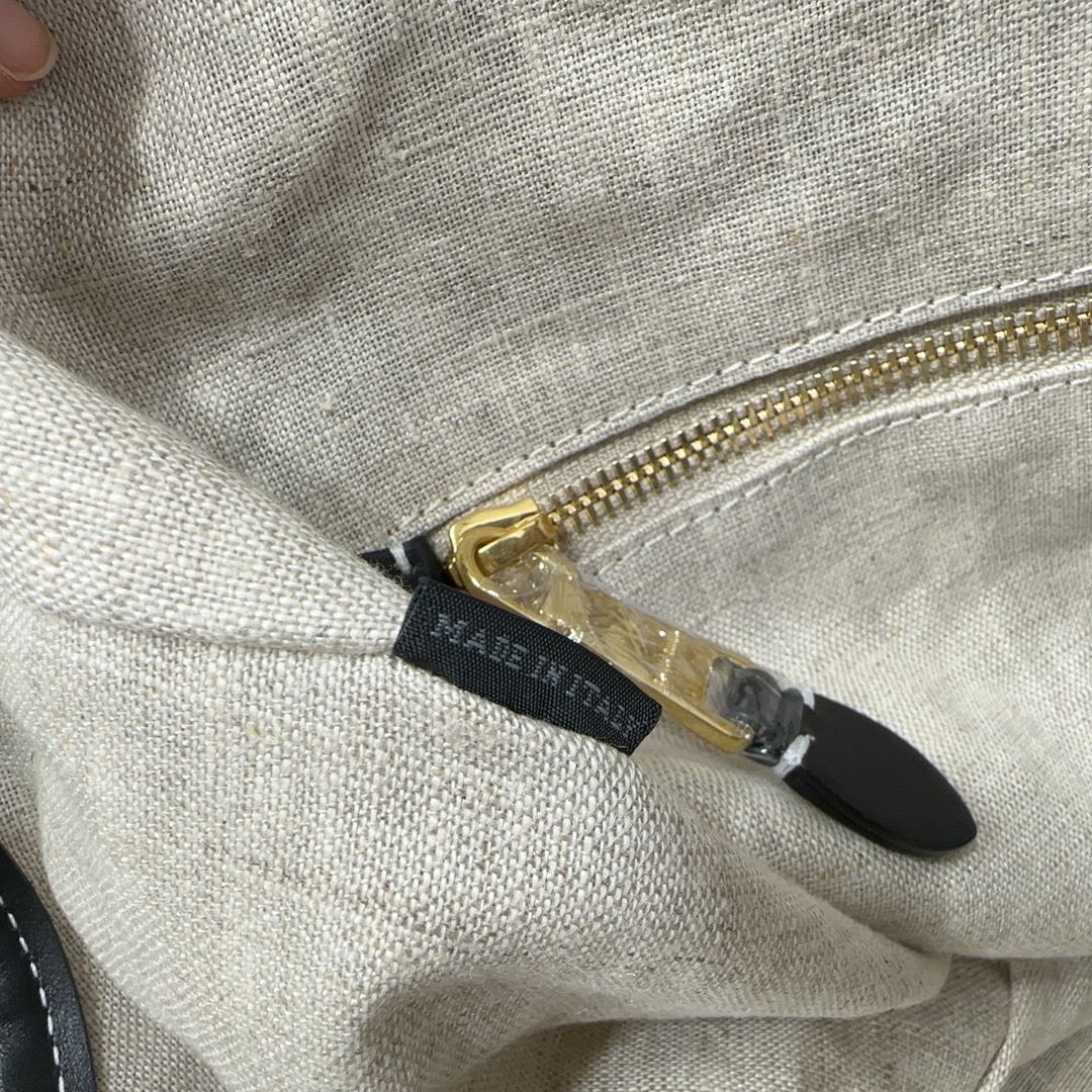 M1um1u Hobo bag