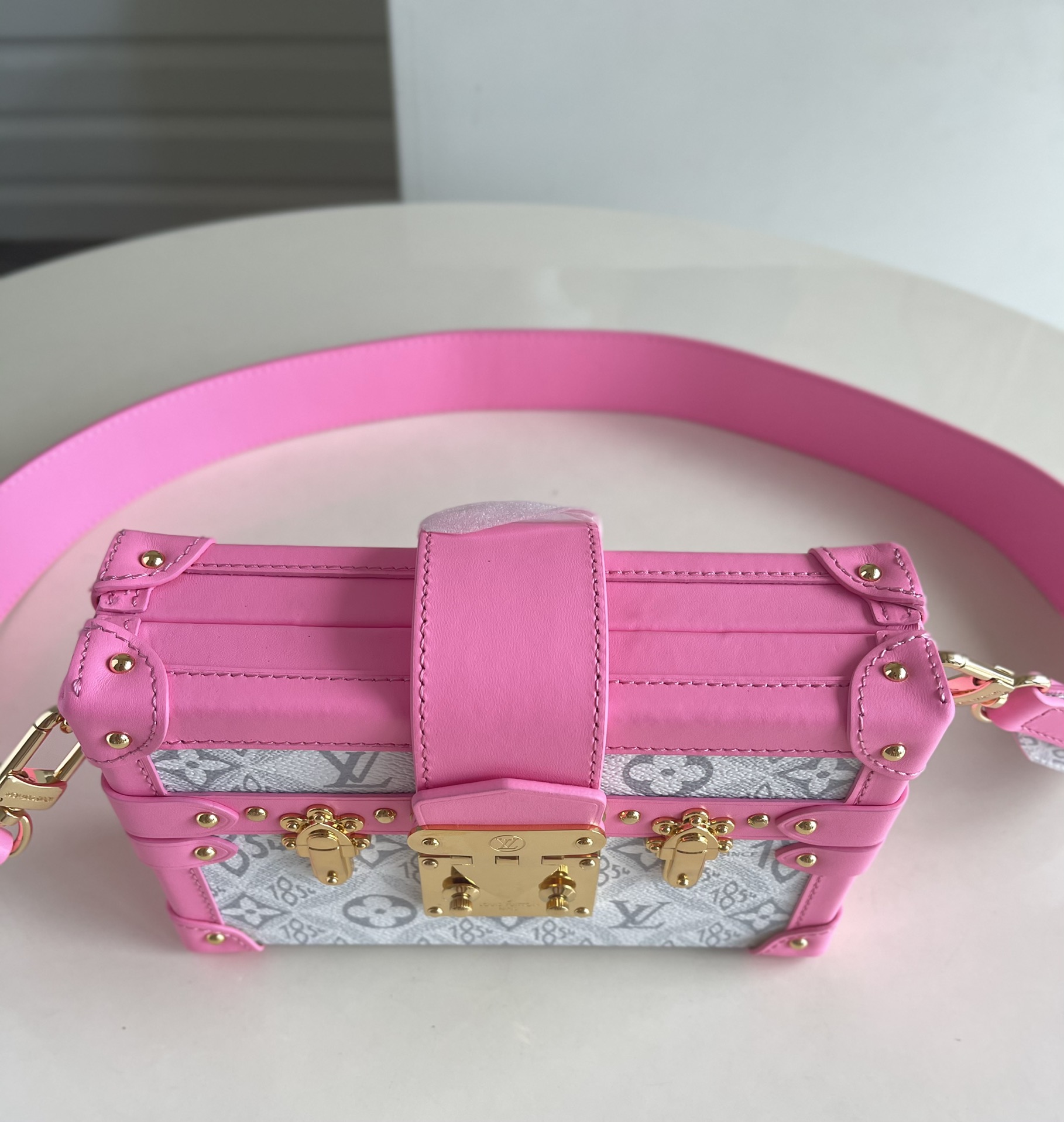 L0vis Vvtt0n LV Petite Malle Shoulder Bag