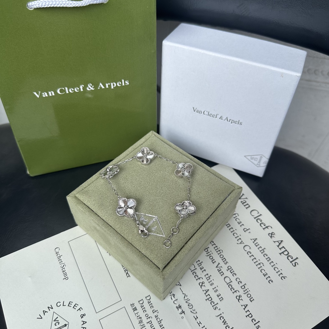 V*n Cl**f & Arpels Vintage Alhambra Bracelet