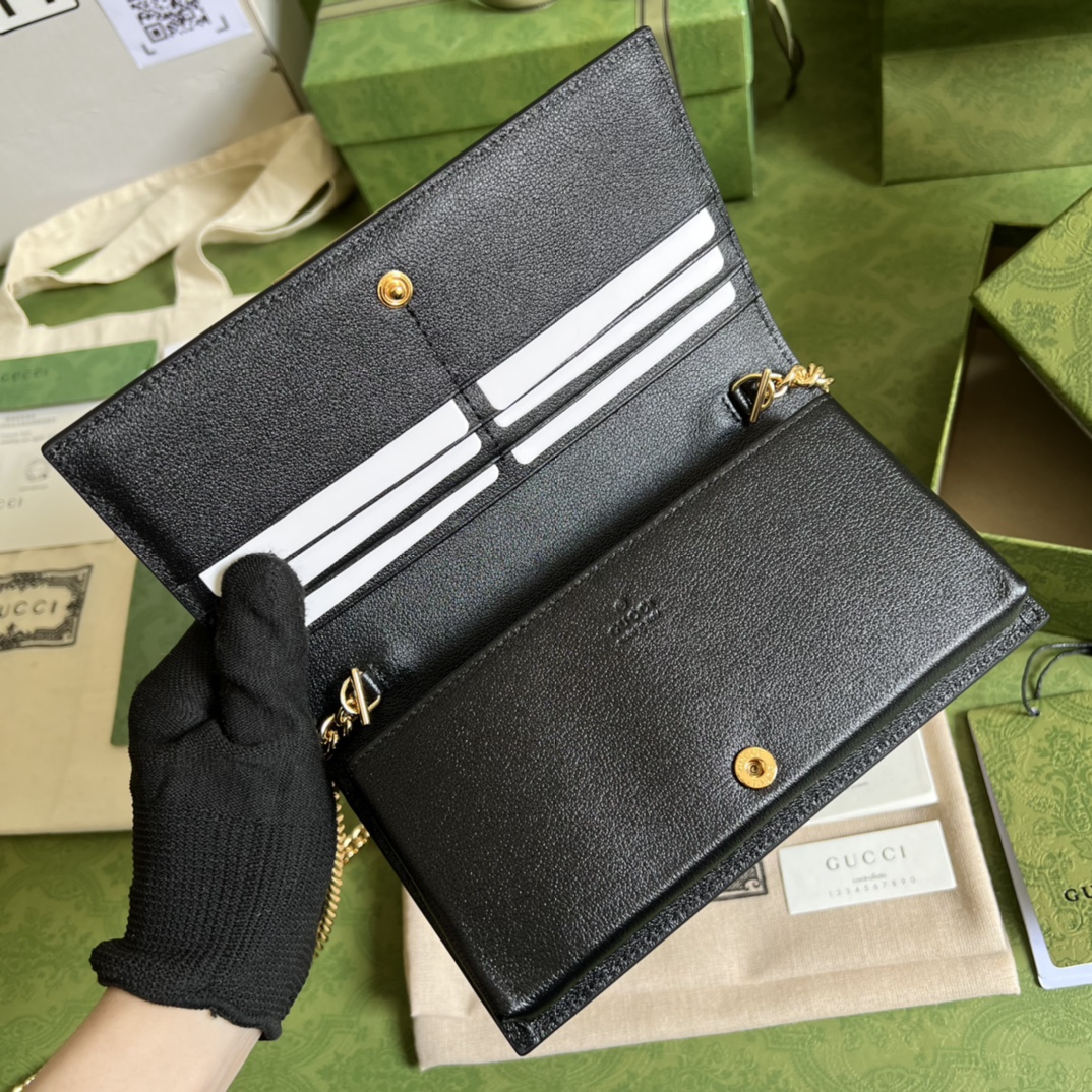 Gvc*1 Leather clutch
