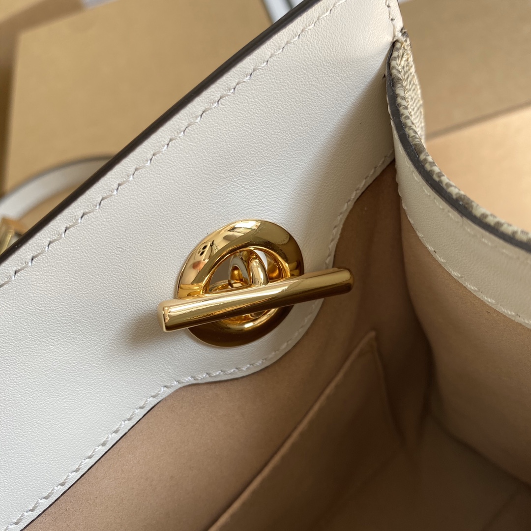 Gvc*1 Padlock Small Shoulder Bag