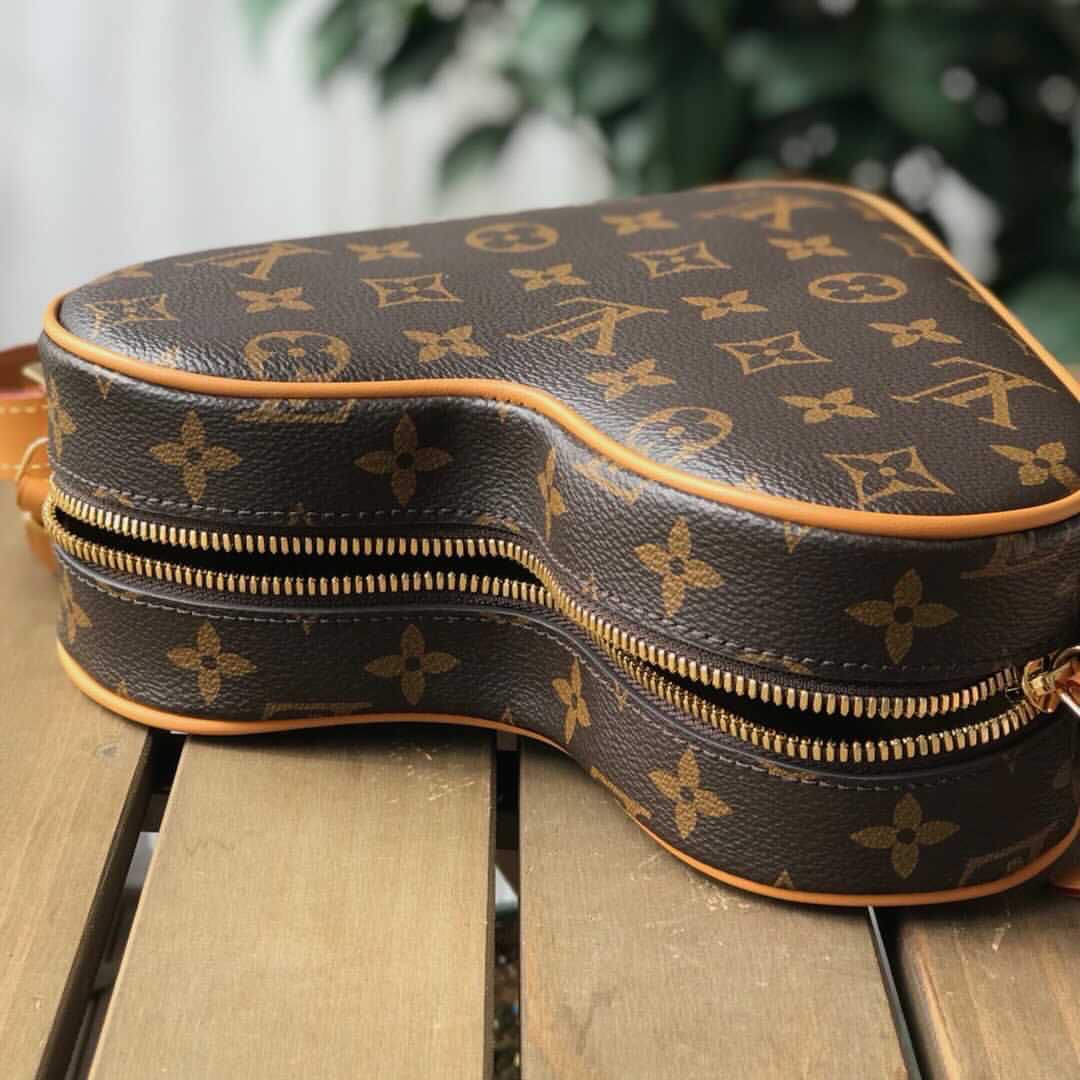 L0vis Vvtt0n Game On Cœur Bag