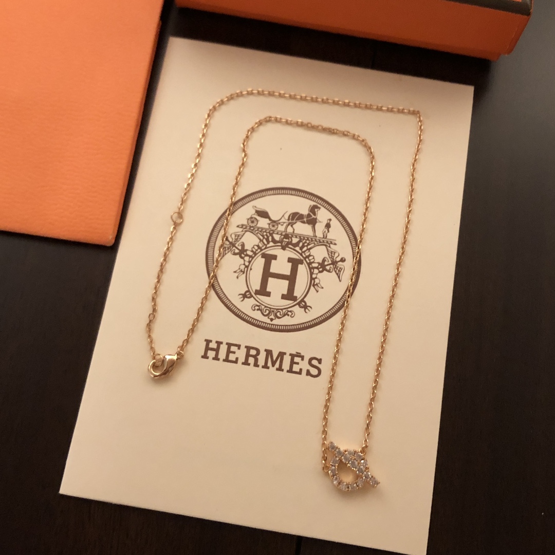 H**me5 Finesse Necklace