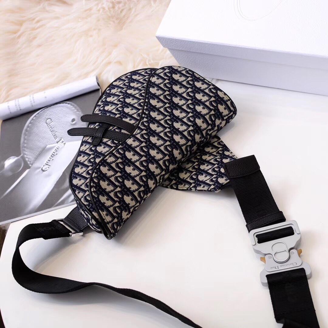 D10r Men’s Saddle Bag