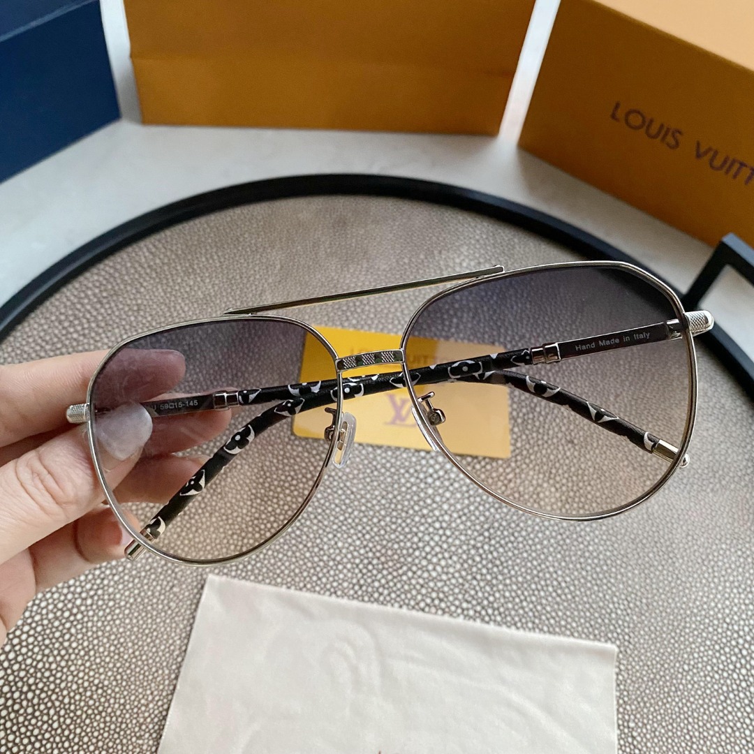 L0visVvtt0n Sunglasses