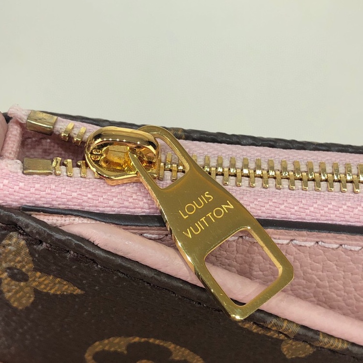 L0vis Vvtt0n Monogram Pallas Clutch