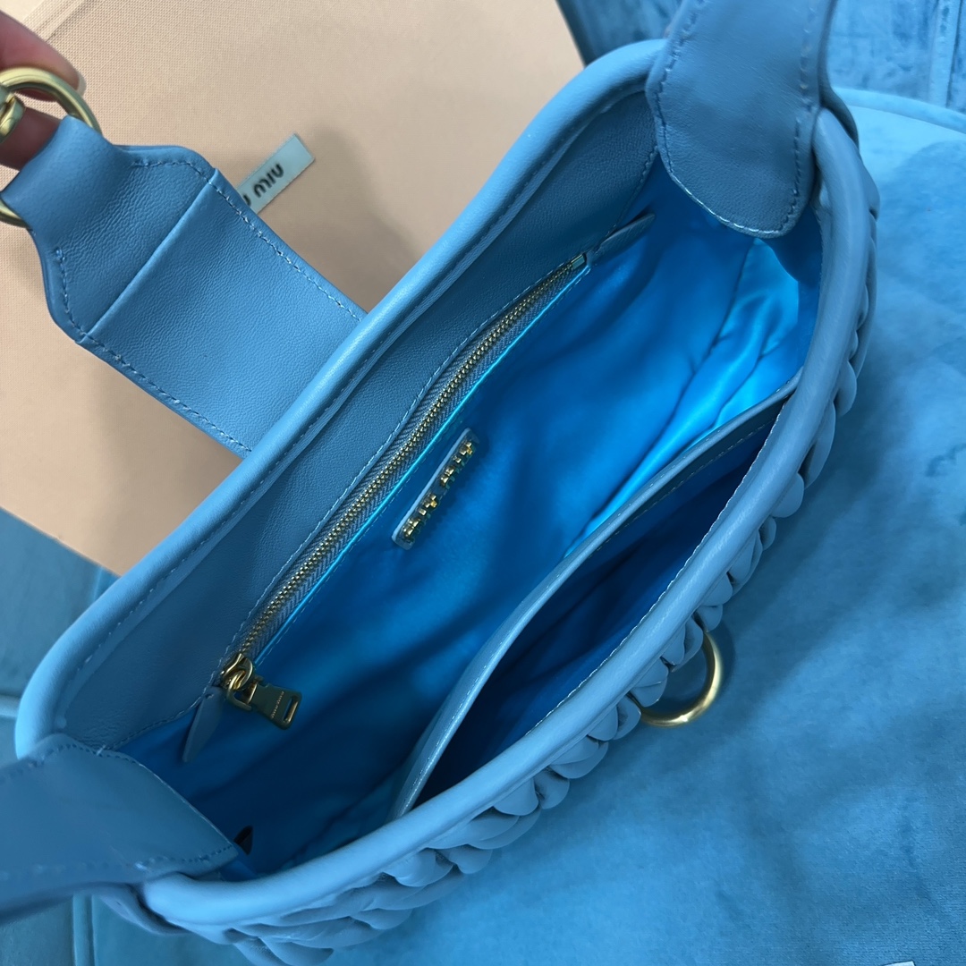 M1um1u Hobo bag