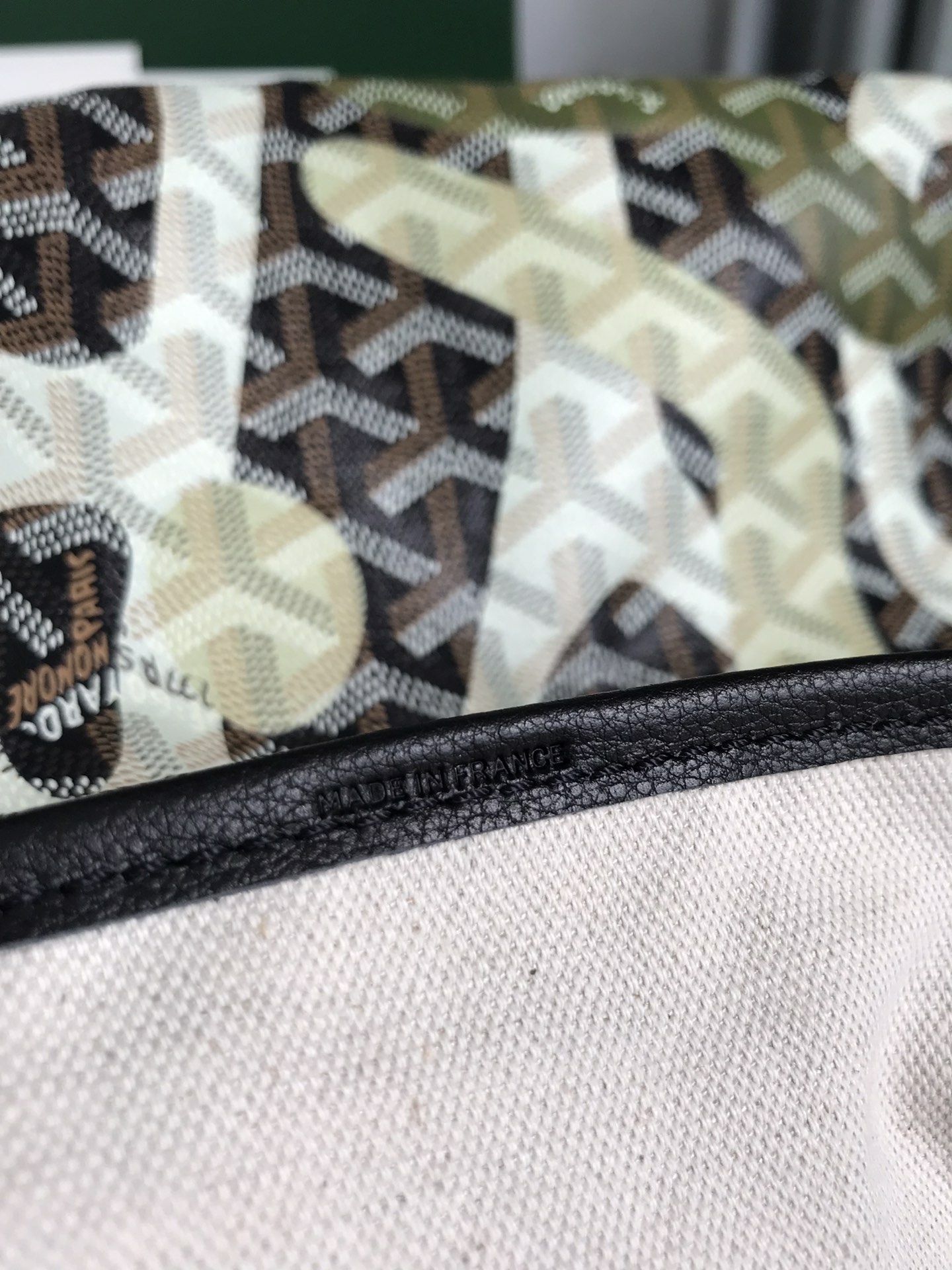 SAINT L0vis Tote bag