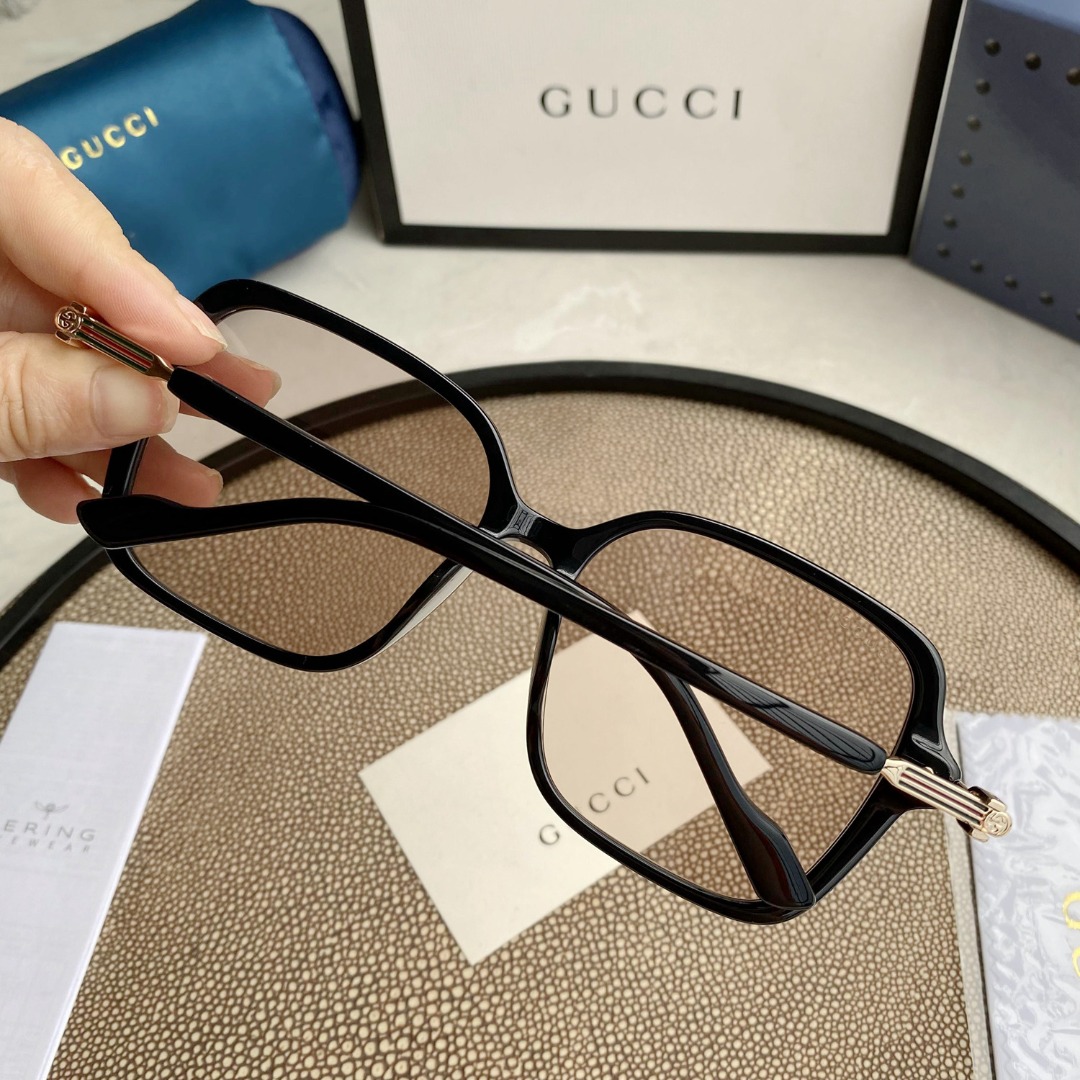 RECTANGULAR FRAME SUNGLASSES