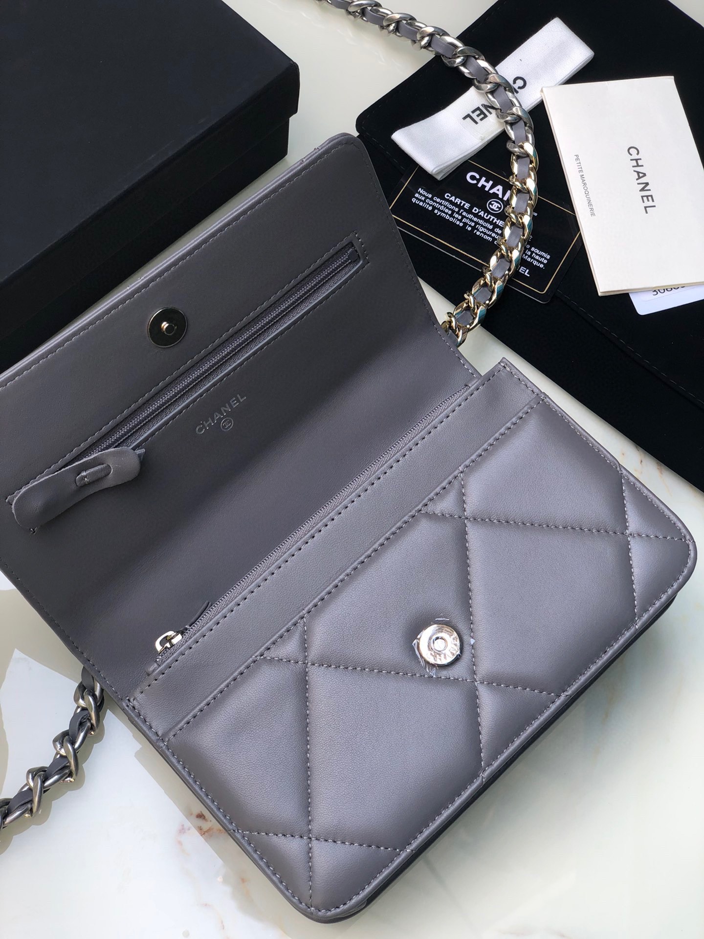 Ch**el 19 WALLET ON CHAIN