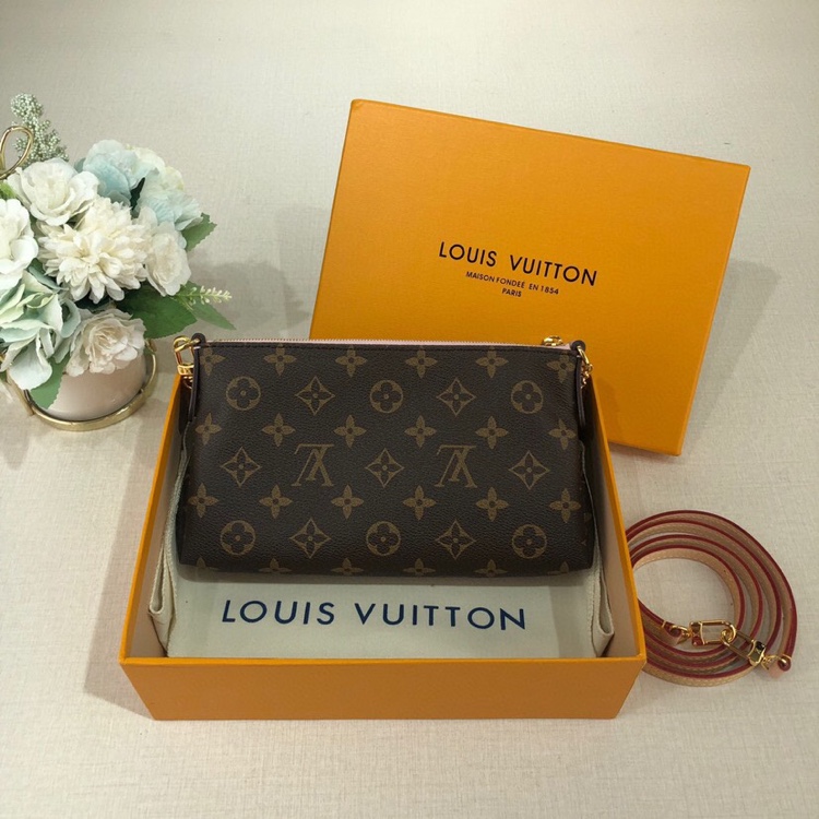 L0vis Vvtt0n Monogram Pallas Clutch