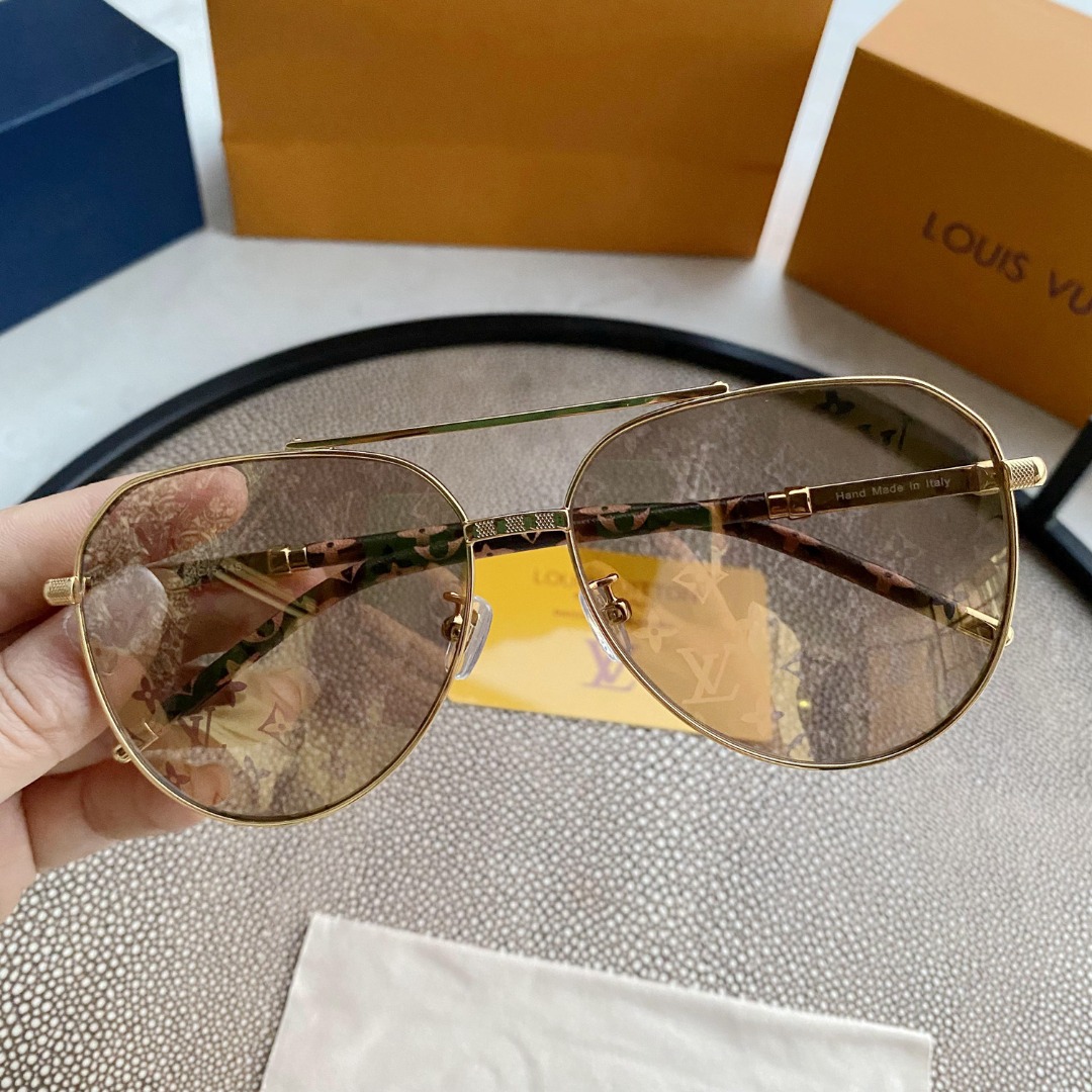 MATTHEW WILLIAMSON MAGNOLIA SUNGLASSES IN YELLOW GOLD