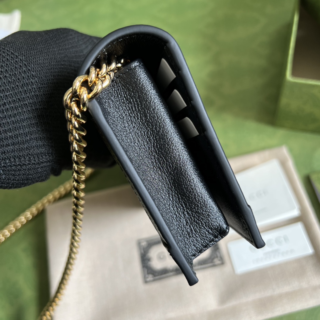 Gvc*1 Leather clutch
