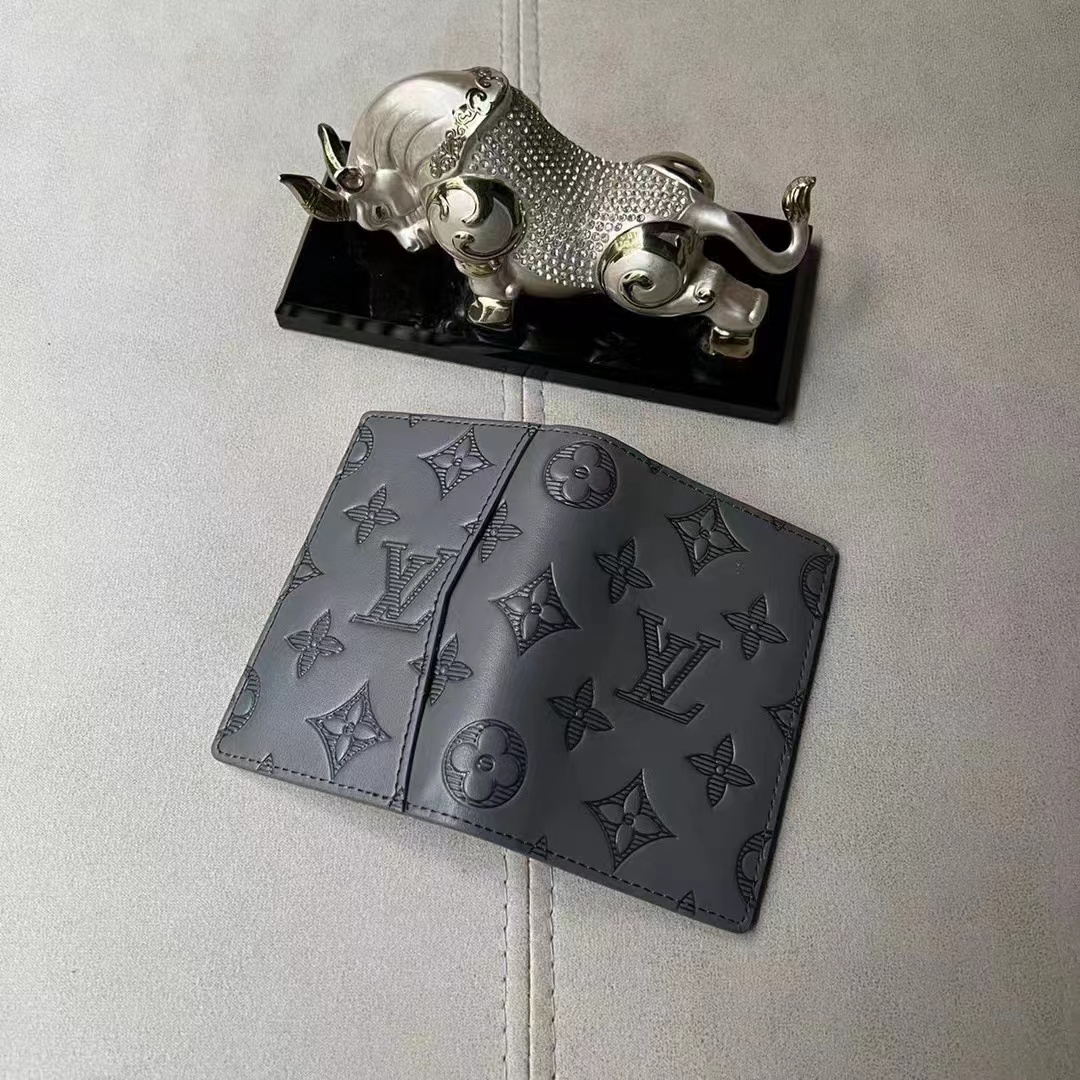 L0vis Vvtt0n small wallets for men