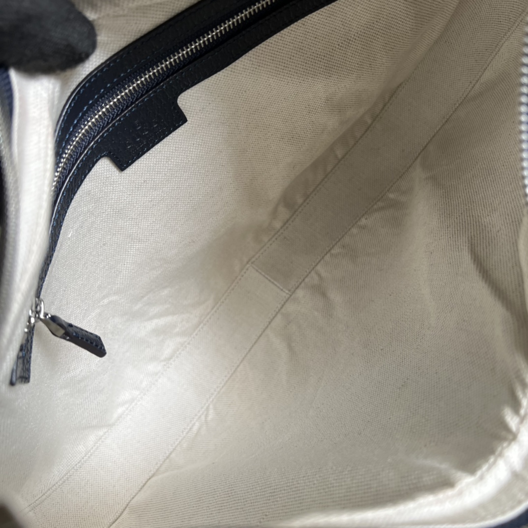 Gvc*1 Attache large shoulder bag