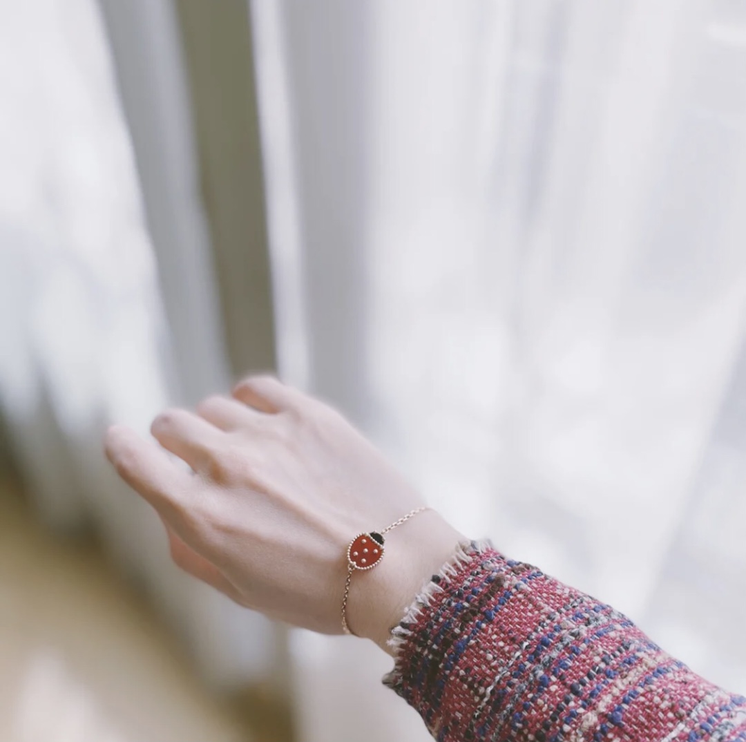V*n Cl**f Lucky Spring Bracelet