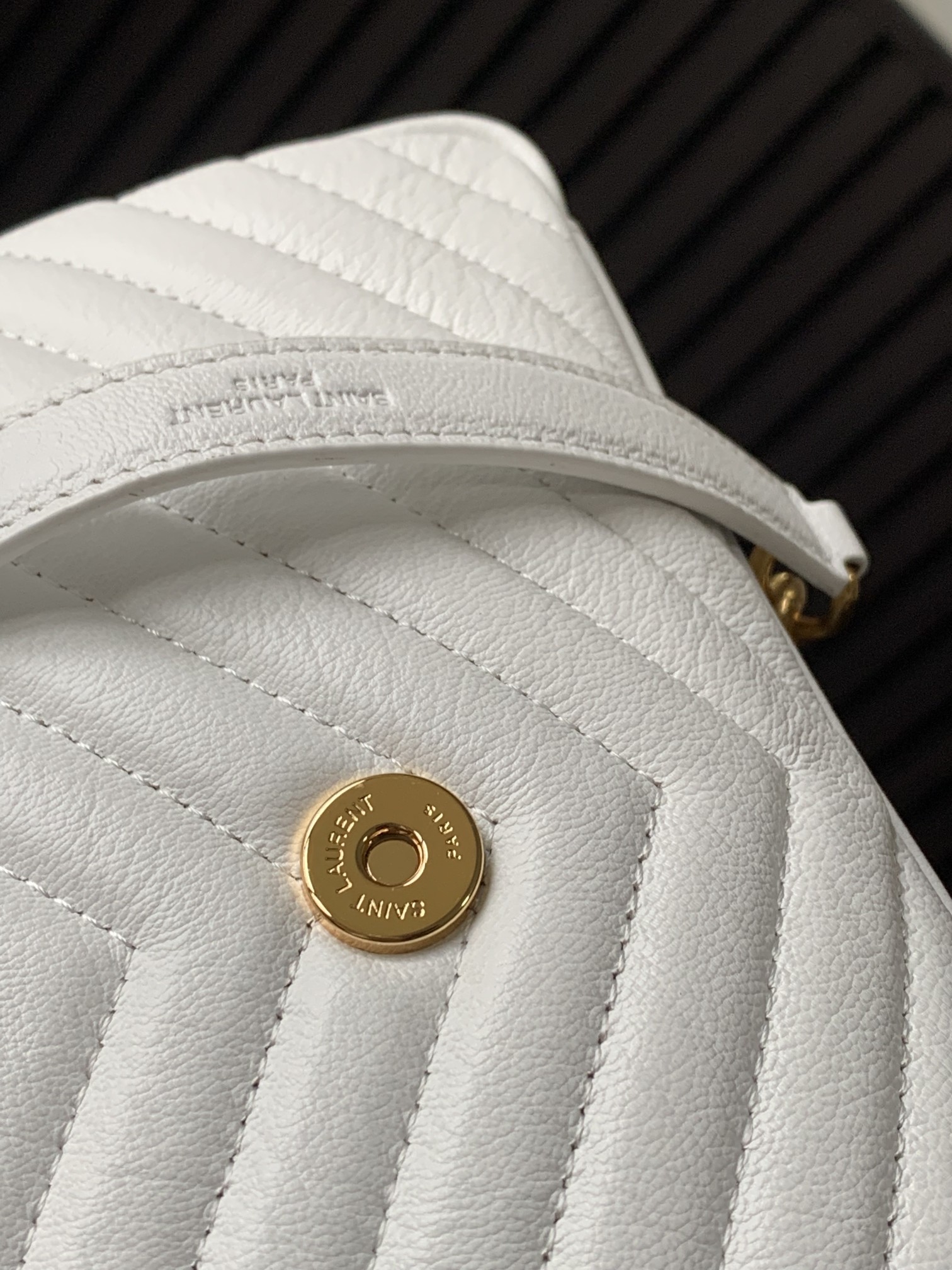 Sa1nt Lau*nt Medium Chain Bag