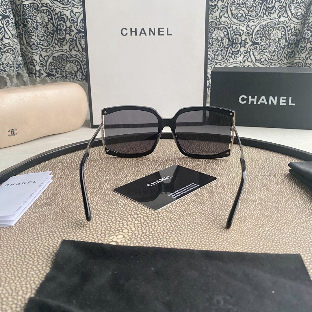 Vintage Ch**el sunglasses