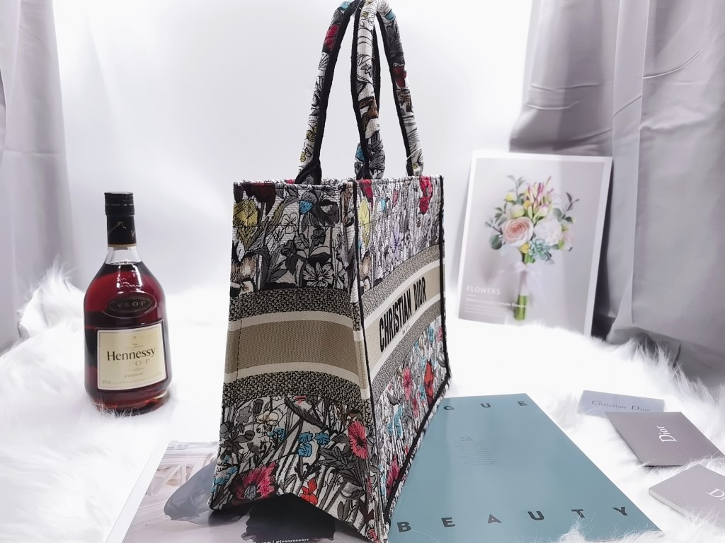 D10r Book Tote