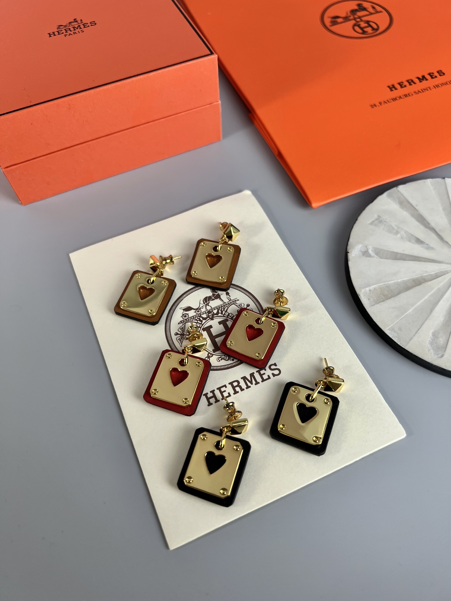 H**me5 As de Coeur Earrings