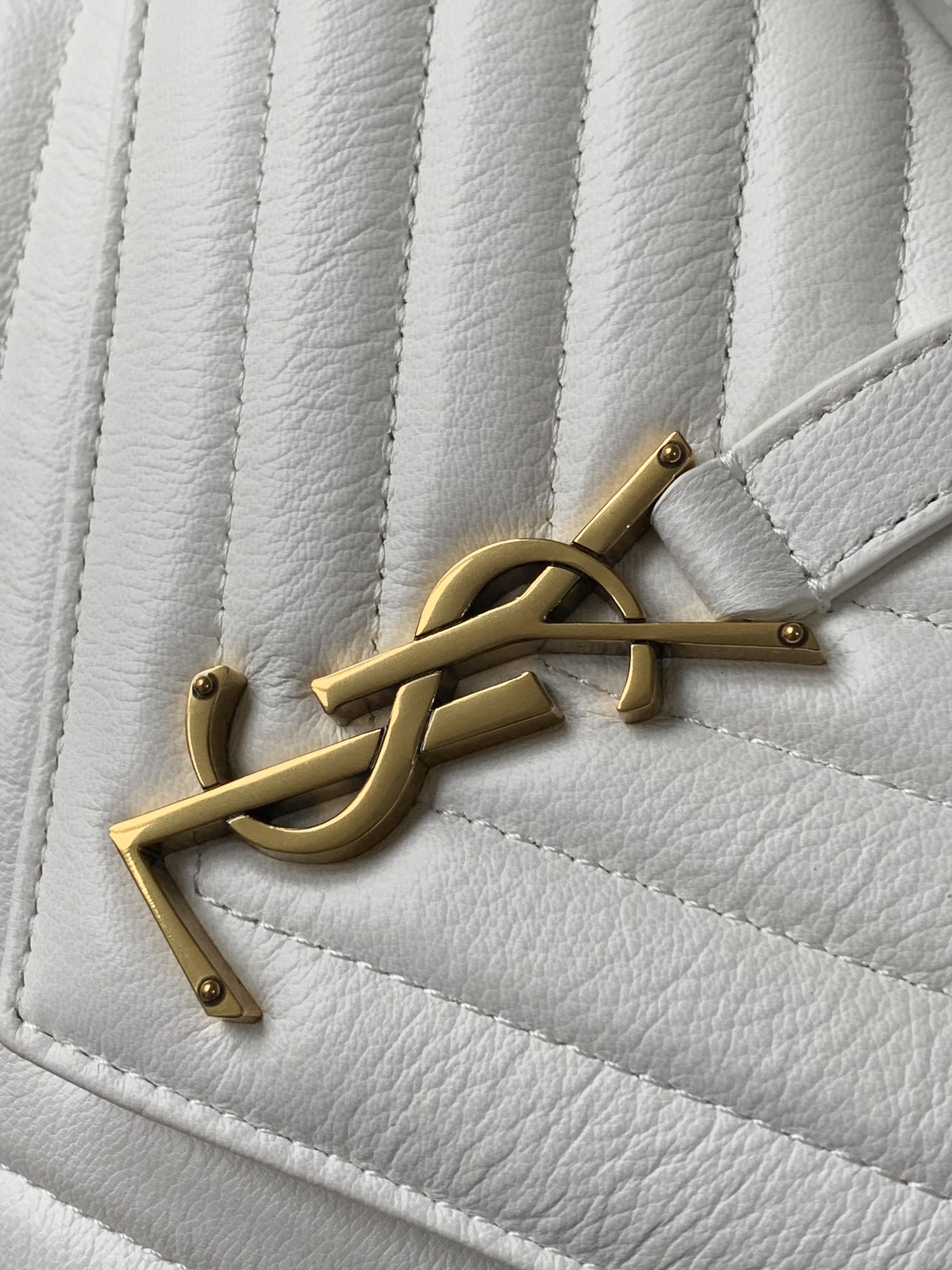 Sa1nt Lau*nt Medium Chain Bag