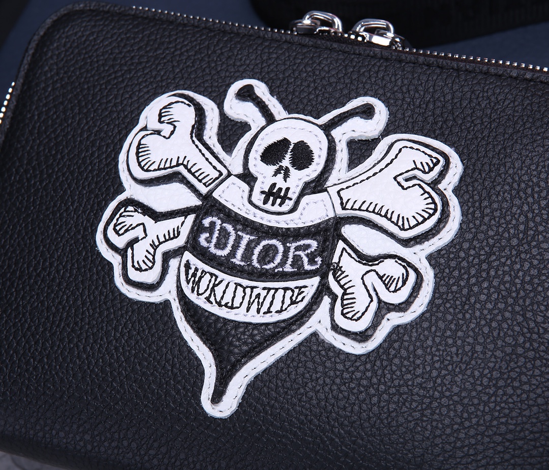 D10r Men’s Bee Print Shoulder Bag