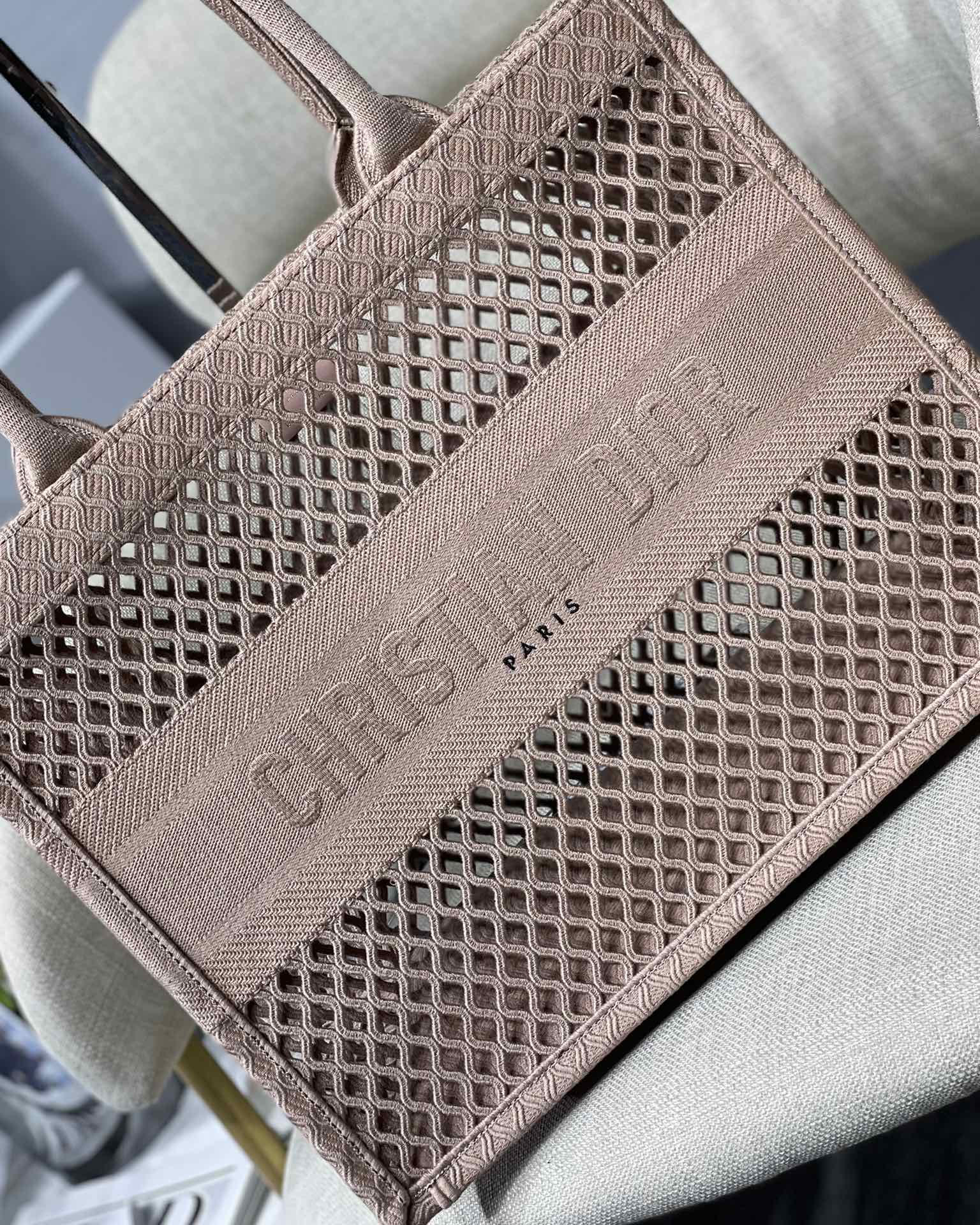 D10r BOOK TOTE