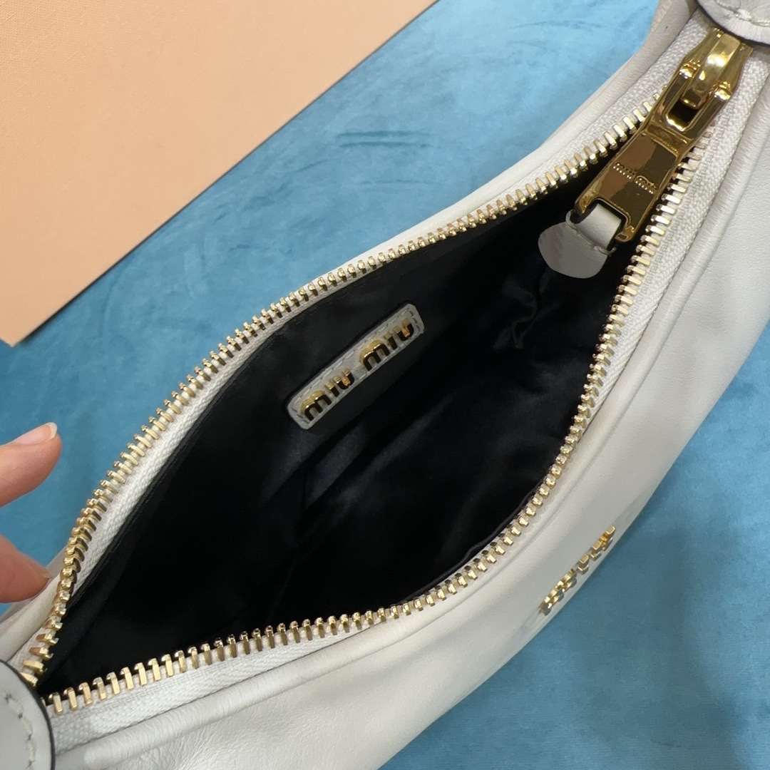 M1v hobo bag