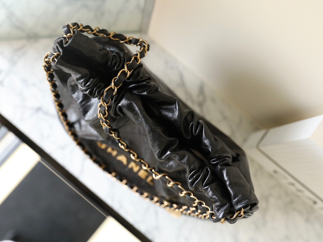 𝖬𝗈𝗇𝗍𝖾𝖻𝖾𝗅𝗅𝗈 zip bag