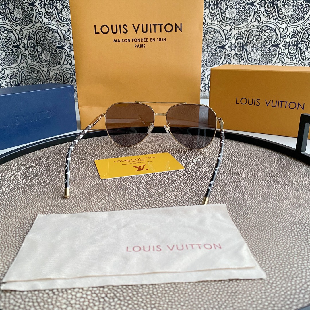 L0visVvtt0n Sunglasses