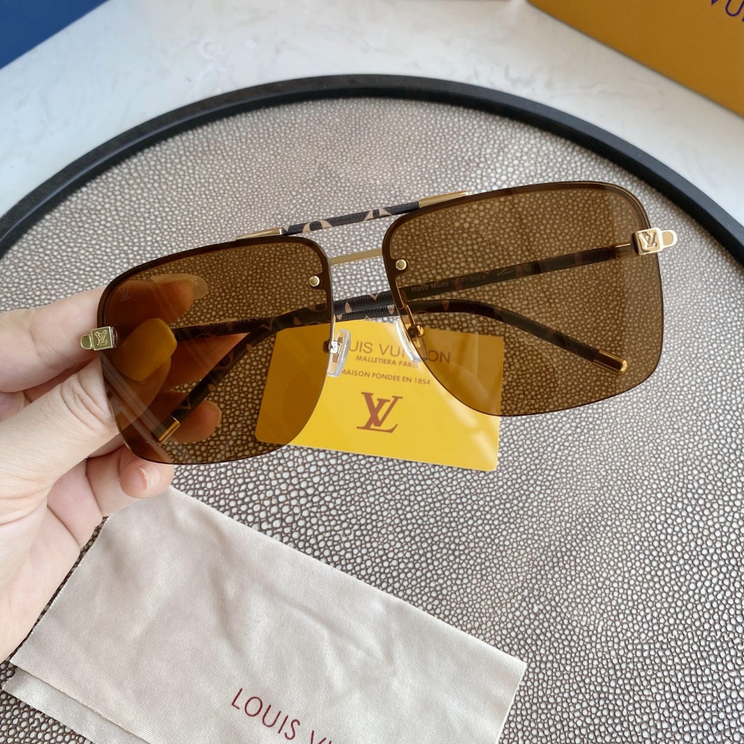 LV GOLD AVIATOR SUNGLASSES