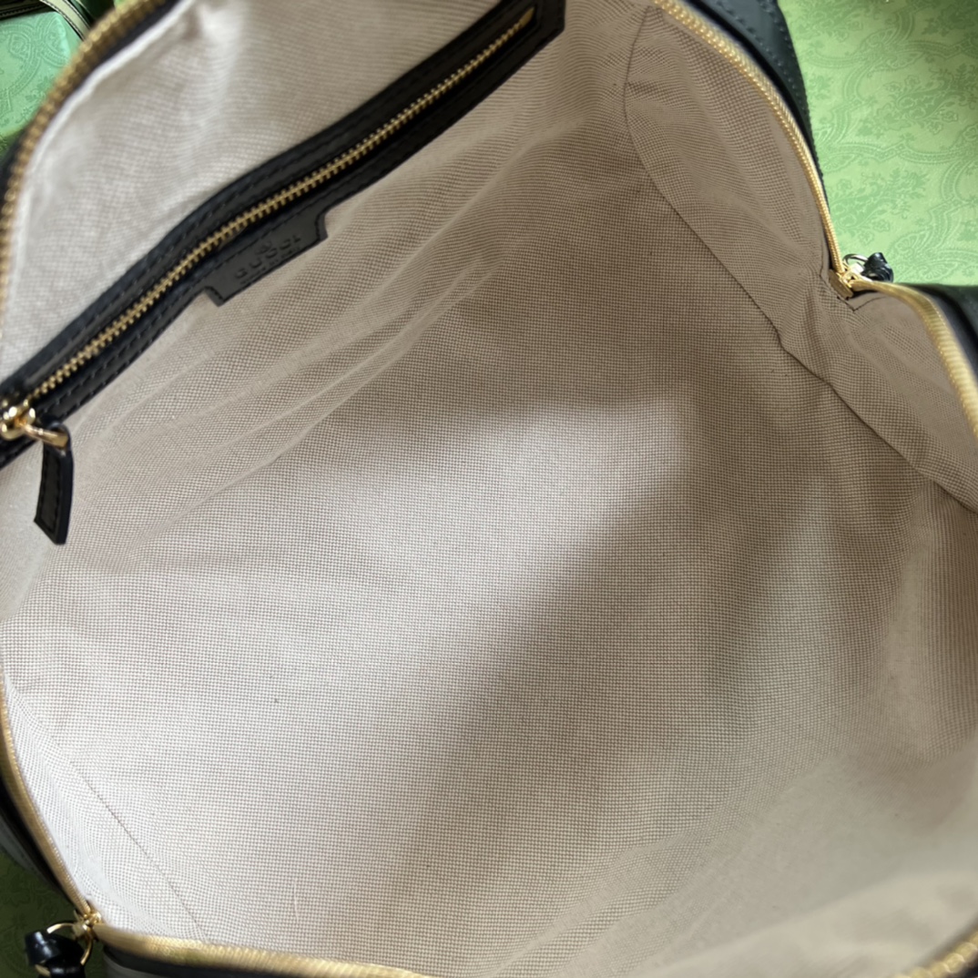 GG Matelassé leather medium bag