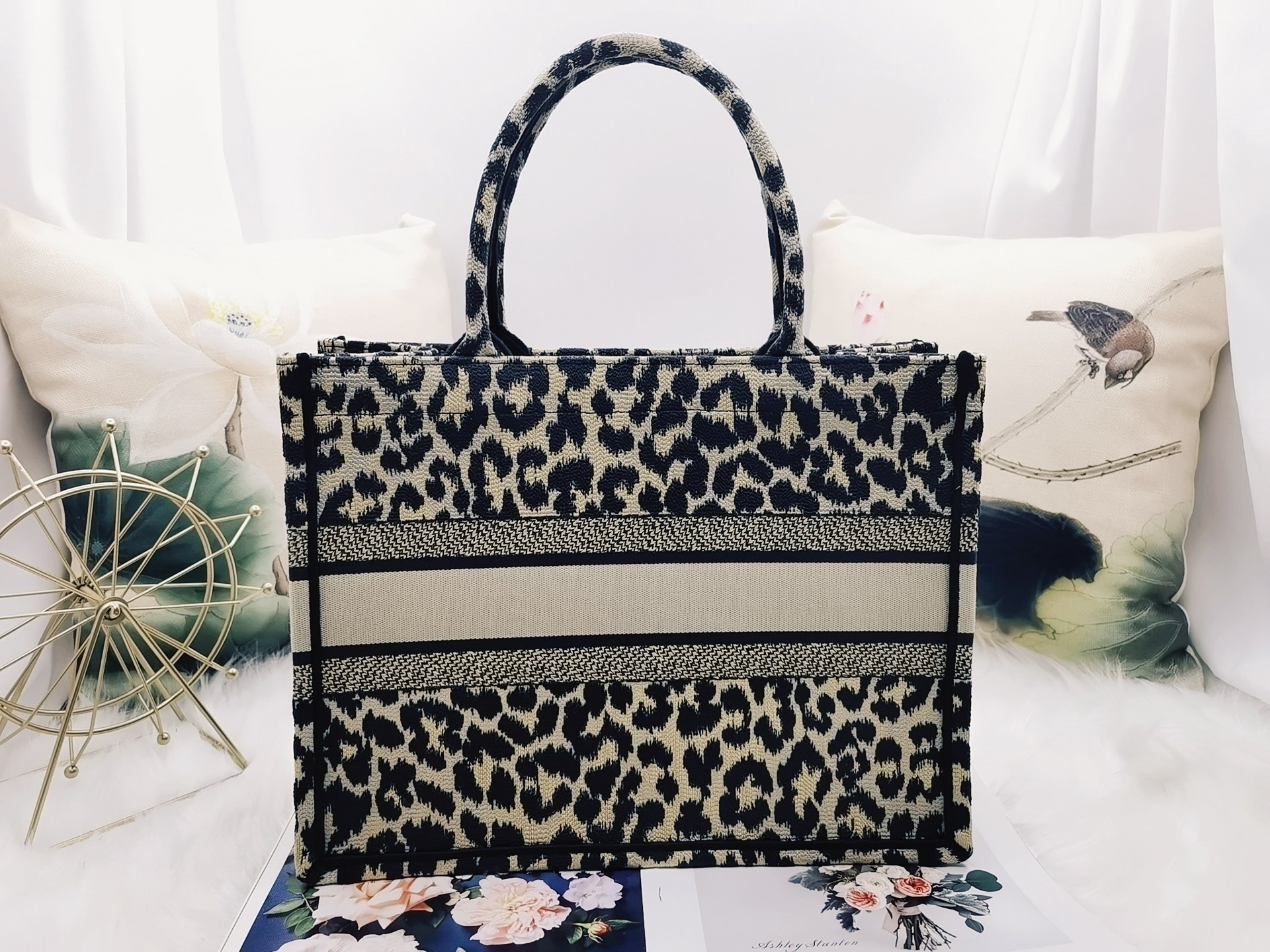D10r Book Tote