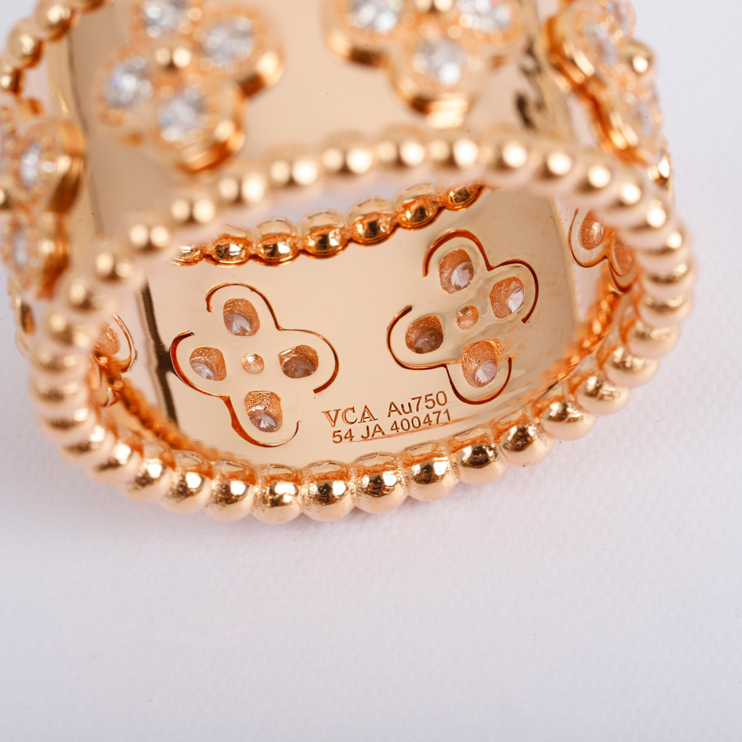 V*n Cl**f Perlée Ring