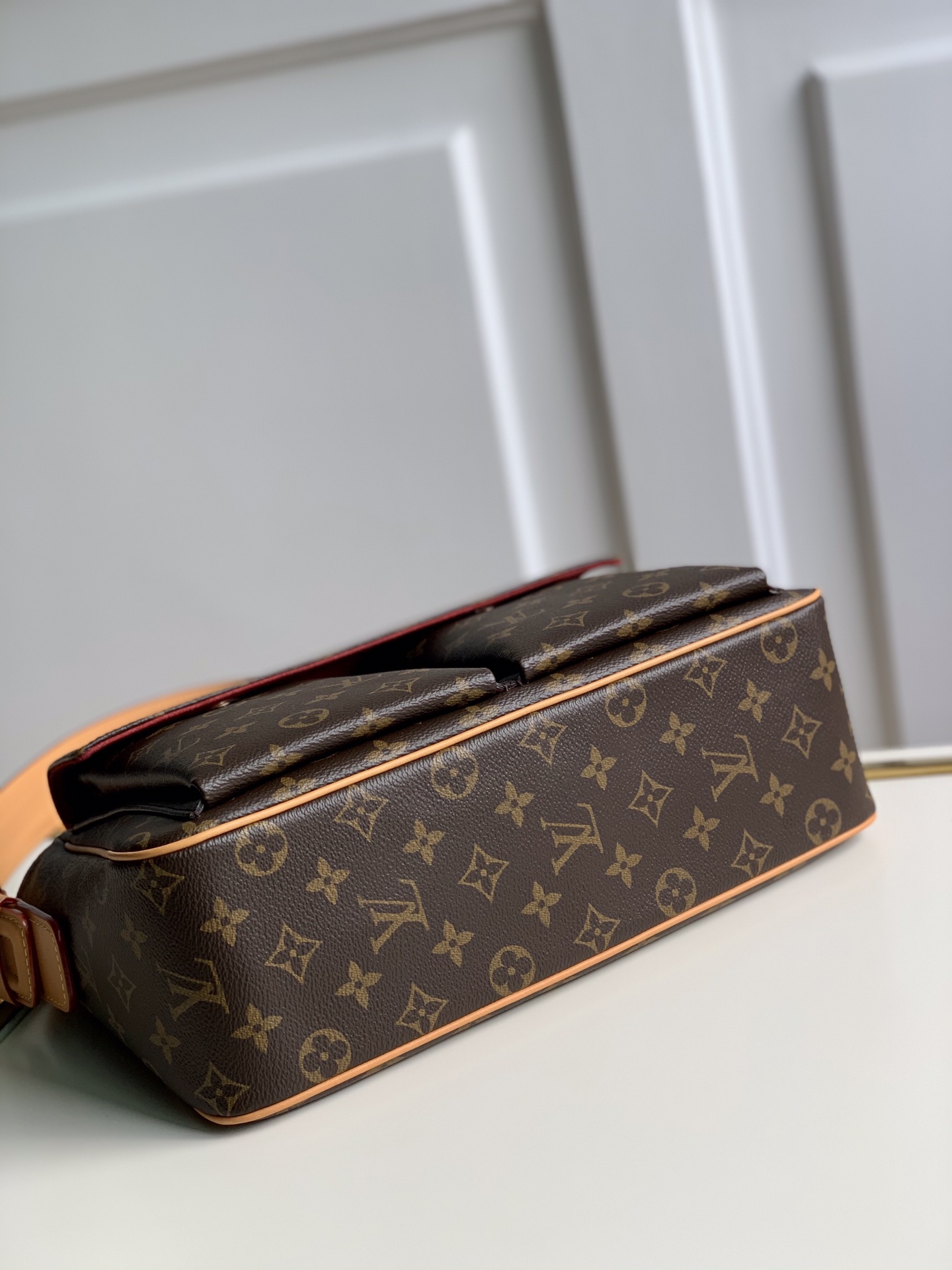 L0vis Vvtt0n Vintage Monogram Canvas Large Shoulder Bag