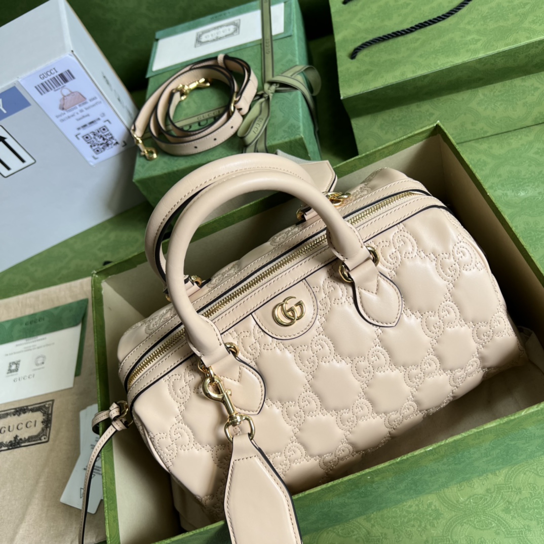 GG Matelassé leather medium bag