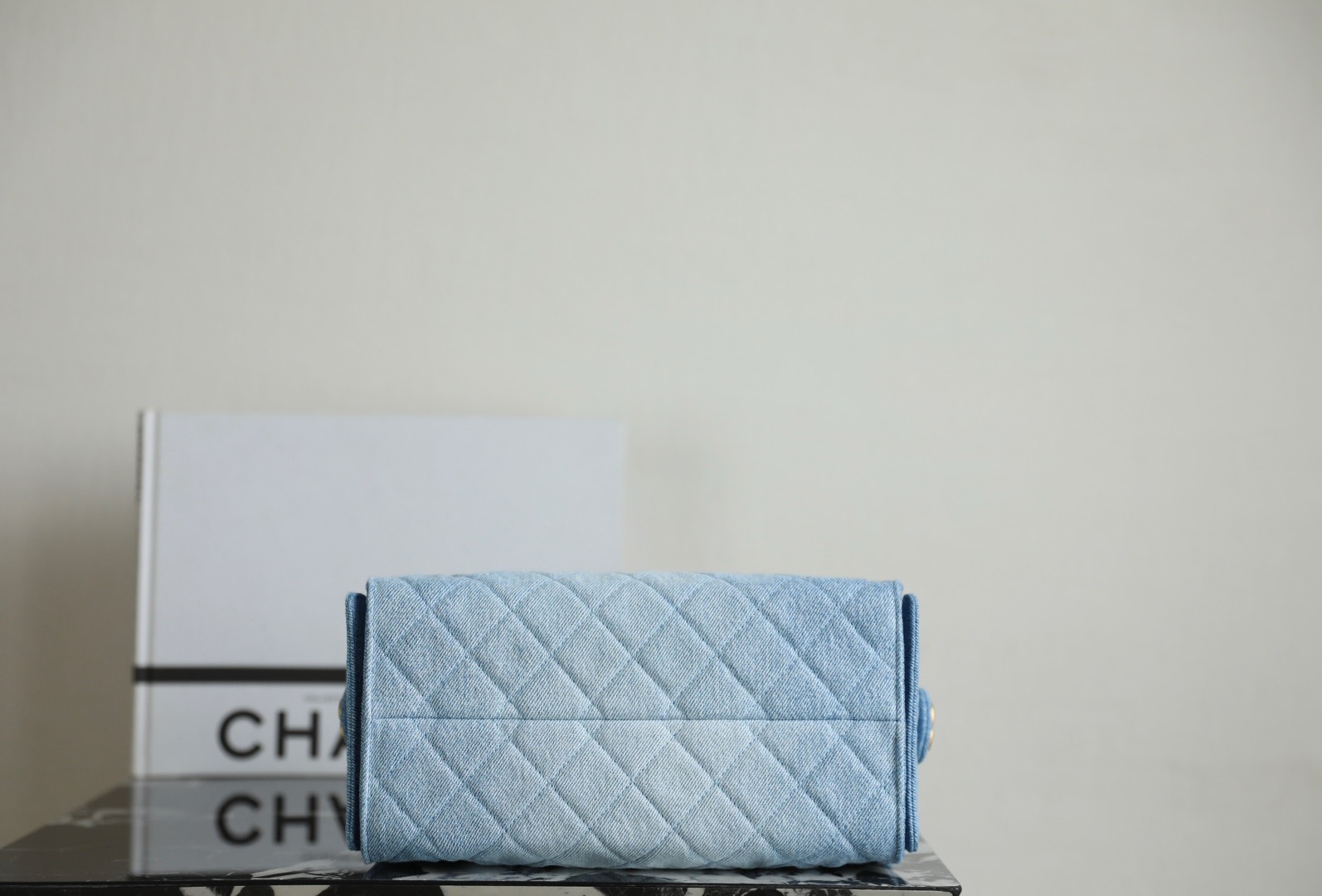 Ch**el 25 MEDIUM HANDBAG
