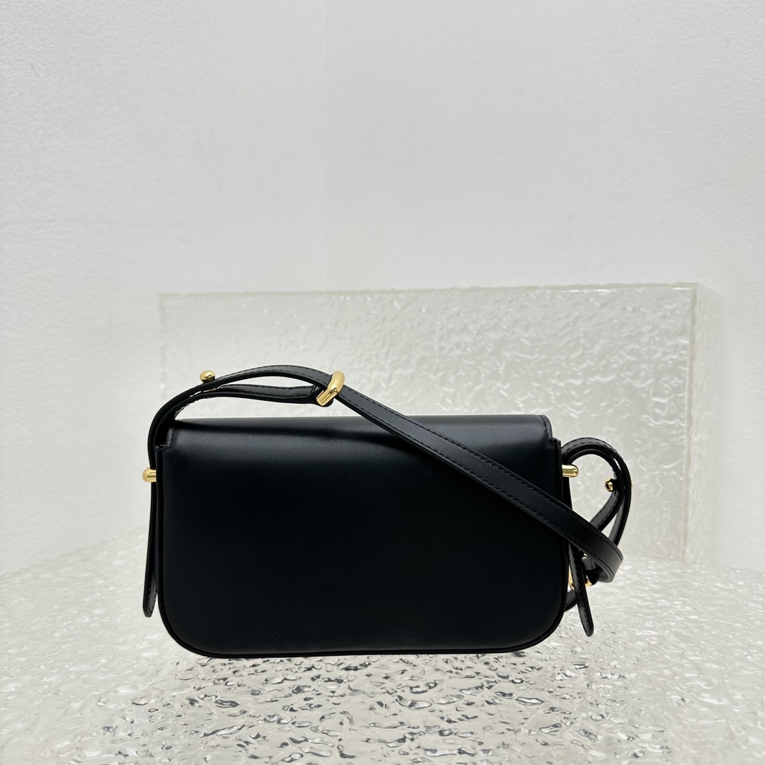 Pra*a Saffiano bag
