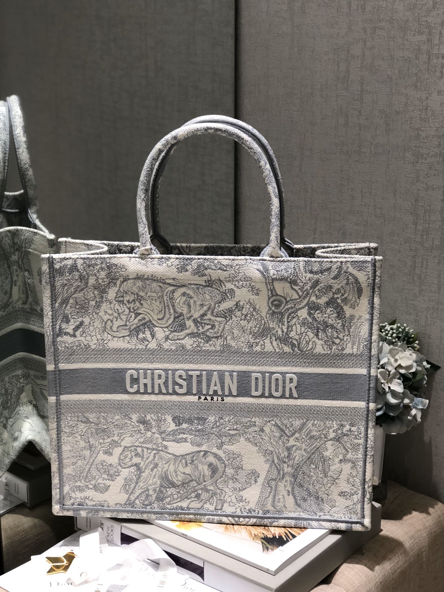 D10r Book Tote-Large