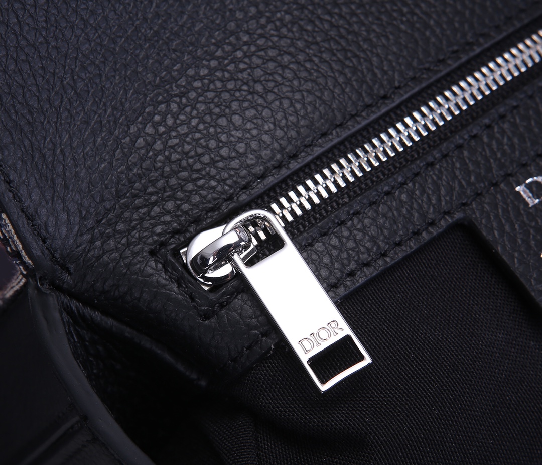 D10r Cell Phone Bag