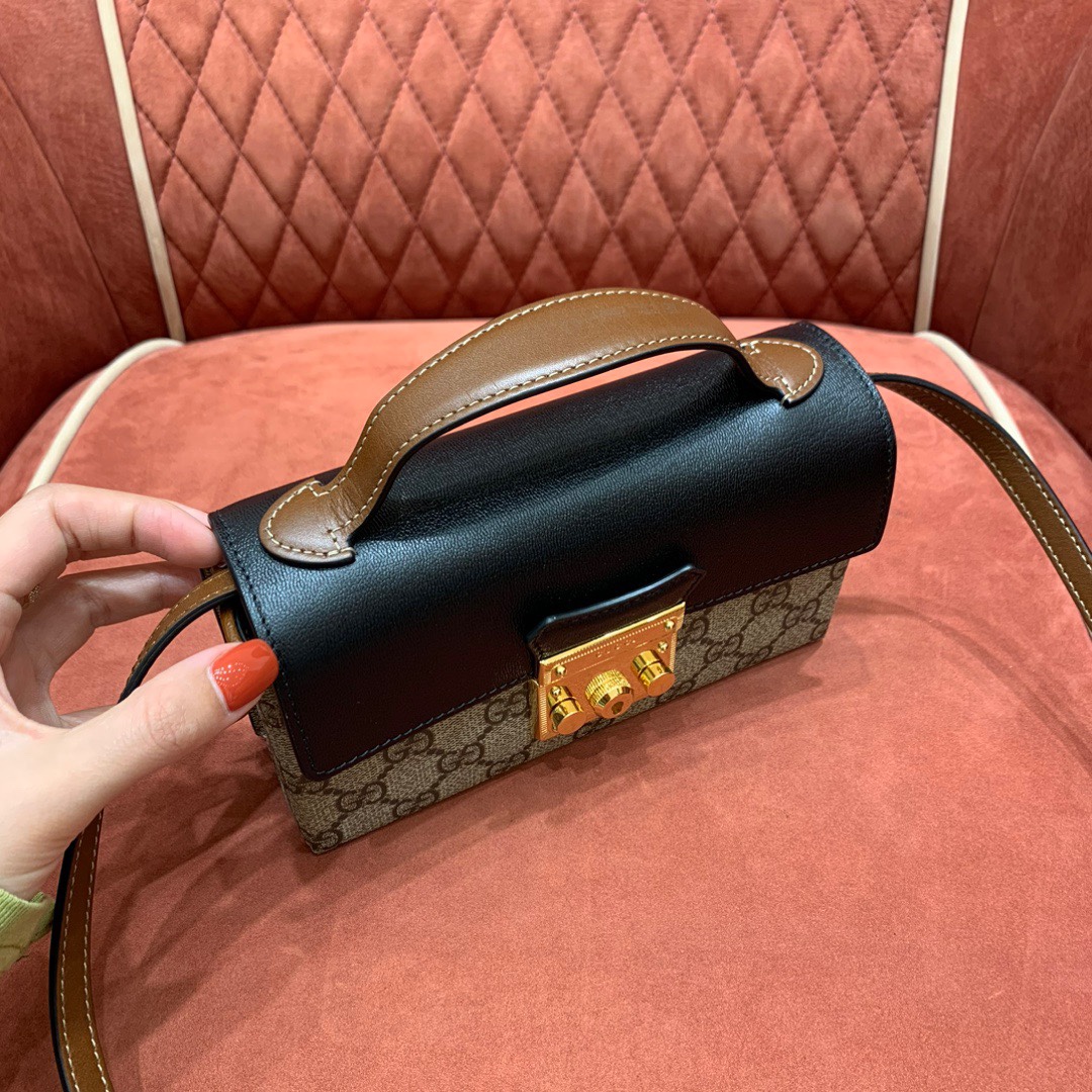 Gv*c1 padlock bag